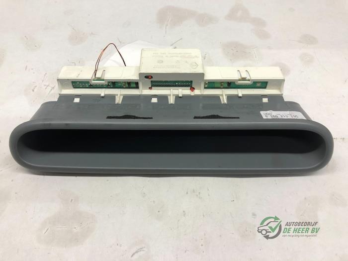 Gebruikte Display Interieur Renault Twingo (C06) 1.2 Prijs € 40,00 Margeregeling aangeboden door Autobedrijf de Heer B.V.
