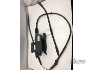 Gebruikte Handrem Mechaniek Opel Astra J (PC6/PD6/PE6/PF6) 1.3 CDTI 16V EcoFlex Prijs € 135,00 Margeregeling aangeboden door Autobedrijf de Heer B.V.