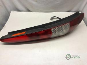 Gebruikte Achterlicht links Ford Mondeo III Wagon 2.0 TDdi 90 16V Prijs € 35,00 Margeregeling aangeboden door Autobedrijf de Heer B.V.