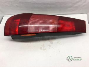 Gebruikte Achterlicht links Fiat Punto I (176) 75,Selecta 1.2 Fire MPI Prijs € 25,00 Margeregeling aangeboden door Autobedrijf de Heer B.V.