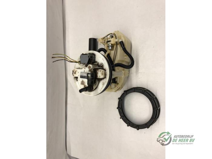 Gebruikte Tank element Pomp Honda Civic (EP/EU) 1.6 16V VTEC Prijs € 50,00 Margeregeling aangeboden door Autobedrijf de Heer B.V.