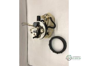 Gebruikte Tank element Pomp Honda Civic (EP/EU) 1.6 16V VTEC Prijs € 50,00 Margeregeling aangeboden door Autobedrijf de Heer B.V.