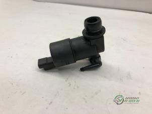 Gebruikte Ruitensproeierpomp voor Citroen C3 (FC/FL/FT) 1.4 Prijs € 10,00 Margeregeling aangeboden door Autobedrijf de Heer B.V.