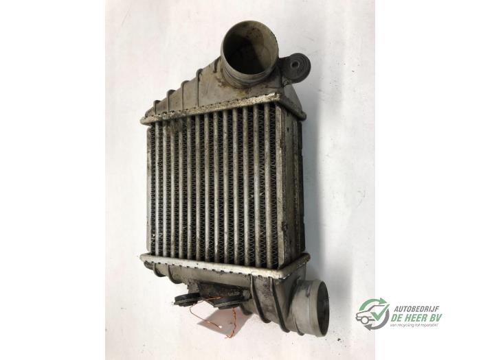 Gebruikte Intercooler Volkswagen Golf IV (1J1) 1.8 20V Turbo Prijs € 40,00 Margeregeling aangeboden door Autobedrijf de Heer B.V.