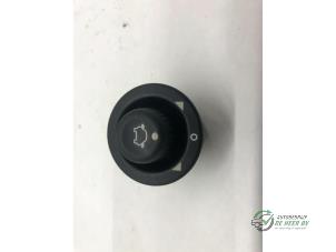 Gebruikte Schakelaar Spiegel Ford Mondeo III 2.0 16V Prijs € 10,00 Margeregeling aangeboden door Autobedrijf de Heer B.V.