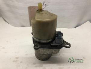 Gebruikte Stuurpomp Volvo V50 (MW) 2.0 D 16V Prijs € 150,00 Margeregeling aangeboden door Autobedrijf de Heer B.V.