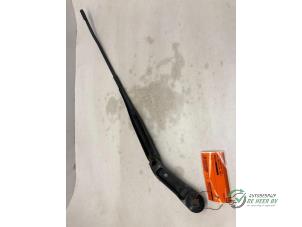 Gebruikte Ruitenwisserarm voor Opel Meriva 1.6 Prijs € 10,00 Margeregeling aangeboden door Autobedrijf de Heer B.V.