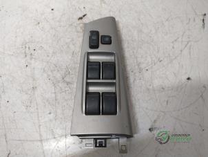 Gebruikte Ruit schakelaar elektrisch Toyota Corolla (E12) 1.4 D-4D 16V Prijs € 35,00 Margeregeling aangeboden door Autobedrijf de Heer B.V.