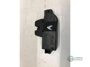 Gebruikte Slotmechaniek Achterklep Peugeot 307 Break (3E) 1.4 16V Prijs € 20,00 Margeregeling aangeboden door Autobedrijf de Heer B.V.