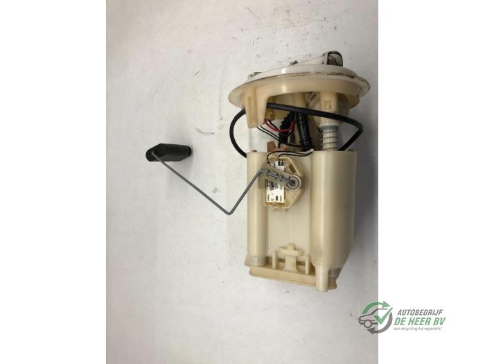 Gebruikte Tank element Pomp Renault Twingo (C06) 1.2 Prijs € 35,00 Margeregeling aangeboden door Autobedrijf de Heer B.V.