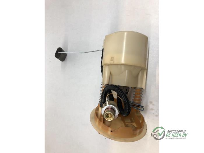 Gebruikte Tank element Pomp Renault Megane (EA) 1.4 16V Prijs € 35,00 Margeregeling aangeboden door Autobedrijf de Heer B.V.