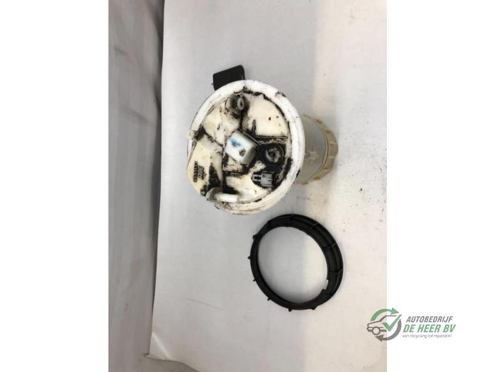 Gebruikte Tank element Pomp Renault Megane II (BM/CM) 1.6 16V Prijs € 35,00 Margeregeling aangeboden door Autobedrijf de Heer B.V.
