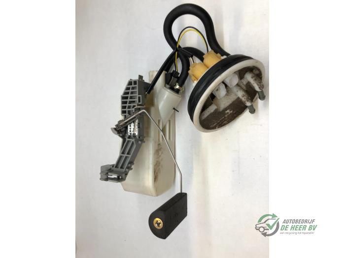 Gebruikte Tank element Pomp Nissan Micra (K11) 1.0 16V Prijs € 35,00 Margeregeling aangeboden door Autobedrijf de Heer B.V.