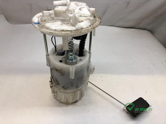 Gebruikte Tank element Pomp Renault Megane II (LM) 2.0 16V Prijs € 35,00 Margeregeling aangeboden door Autobedrijf de Heer B.V.