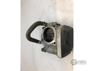 Gebruikte Gasklephuis Opel Astra H GTC (L08) 1.8 16V Prijs € 50,00 Margeregeling aangeboden door Autobedrijf de Heer B.V.