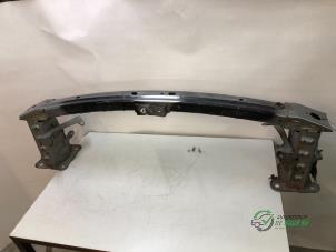 Gebruikte Bumperbalk voor Mazda 5 (CR19) 1.8i 16V Prijs € 50,00 Margeregeling aangeboden door Autobedrijf de Heer B.V.