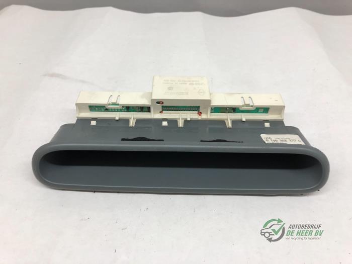 Gebruikte Display Interieur Renault Twingo (C06) 1.2 Prijs € 40,00 Margeregeling aangeboden door Autobedrijf de Heer B.V.
