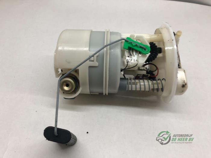 Gebruikte Tank element Pomp Renault Twingo (C06) 1.2 Prijs € 35,00 Margeregeling aangeboden door Autobedrijf de Heer B.V.