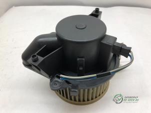 Gebruikte Chaufage Ventilatiemotor Fiat Doblo (223A/119) 1.6 16V Prijs € 35,00 Margeregeling aangeboden door Autobedrijf de Heer B.V.