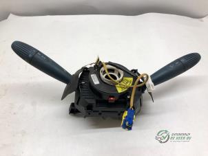 Gebruikte Licht + Raw Schakelaar Fiat Doblo (223A/119) 1.6 16V Prijs € 50,00 Margeregeling aangeboden door Autobedrijf de Heer B.V.