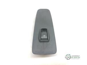 Gebruikte Ruit schakelaar elektrisch Peugeot Boxer (U9) 2.2 HDi 120 Euro 4 Prijs € 15,00 Margeregeling aangeboden door Autobedrijf de Heer B.V.