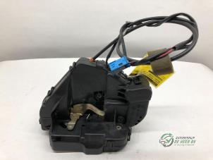 Gebruikte Portierslot Mechaniek 4Deurs rechts-achter Mercedes C (W203) 1.8 C-180K 16V Prijs € 50,00 Margeregeling aangeboden door Autobedrijf de Heer B.V.