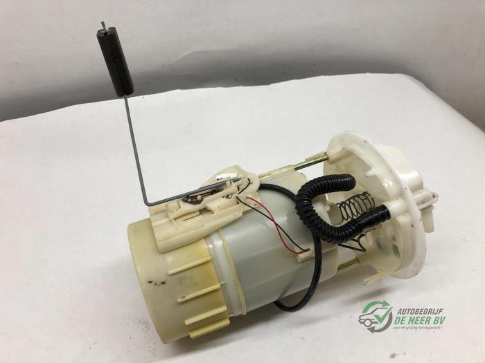 Gebruikte Tank element Pomp Renault Scénic II (JM) 1.6 16V Prijs € 35,00 Margeregeling aangeboden door Autobedrijf de Heer B.V.