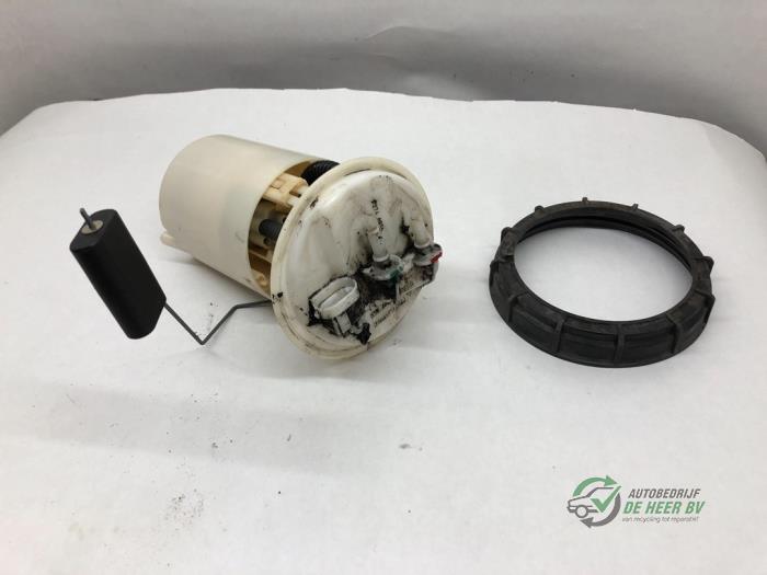 Gebruikte Tank element Pomp Renault Clio II (BB/CB) 1.4 Prijs € 35,00 Margeregeling aangeboden door Autobedrijf de Heer B.V.