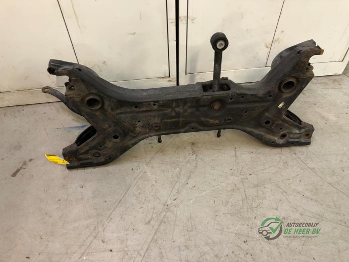 Gebruikte Subframe Mitsubishi Colt (Z2/Z3) 1.5 16V Prijs € 75,00 Margeregeling aangeboden door Autobedrijf de Heer B.V.