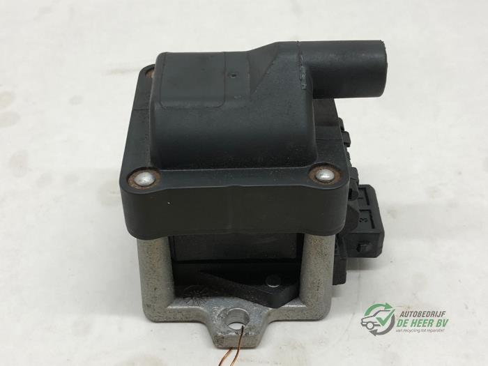 Gebruikte Bobine Volkswagen Polo III (6N1) 1.6i 75 Prijs € 20,00 Margeregeling aangeboden door Autobedrijf de Heer B.V.