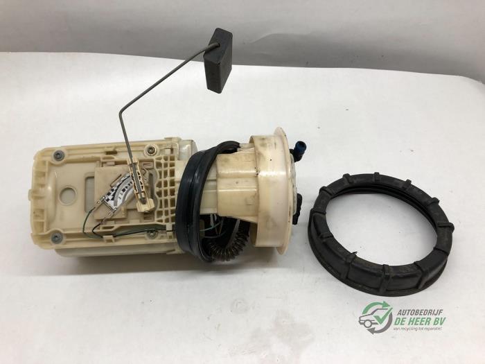 Gebruikte Tank element Pomp Volkswagen Polo III (6N1) 1.6i 75 Prijs € 35,00 Margeregeling aangeboden door Autobedrijf de Heer B.V.
