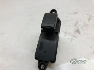 Gebruikte Ruit schakelaar elektrisch Mazda 6 Sportbreak (GY19/89) 2.3i 16V S-VT Prijs € 15,00 Margeregeling aangeboden door Autobedrijf de Heer B.V.