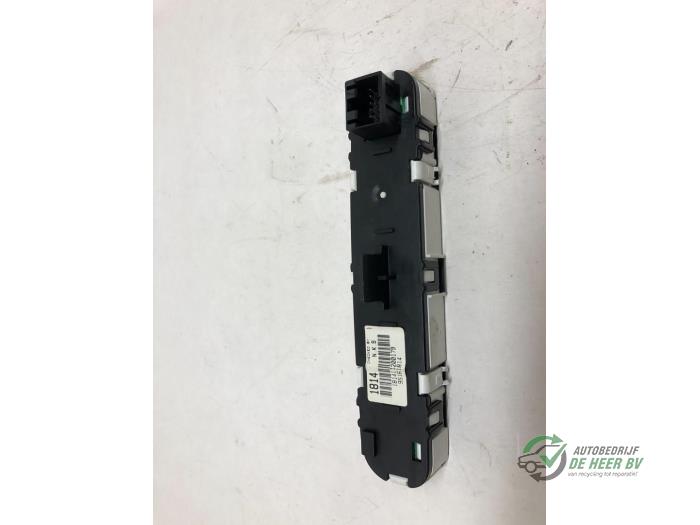 Gebruikte Display Interieur Chevrolet Spark 1.0 16V Bifuel Prijs € 20,00 Margeregeling aangeboden door Autobedrijf de Heer B.V.
