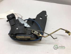 Gebruikte Deurslot Mechaniek 2Deurs links Toyota Corolla (E11) 1.6 16V Prijs € 25,00 Margeregeling aangeboden door Autobedrijf de Heer B.V.