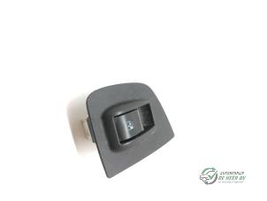 Gebruikte Raam schakelaar elektrisch Fiat Doblo (223A/119) 1.9 JTD Prijs € 10,00 Margeregeling aangeboden door Autobedrijf de Heer B.V.