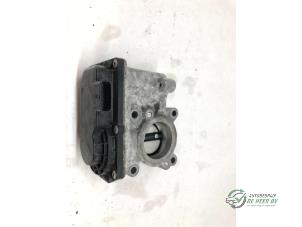 Gebruikte Gasklephuis Renault Clio III (BR/CR) 1.2 16V 75 Prijs € 35,00 Margeregeling aangeboden door Autobedrijf de Heer B.V.