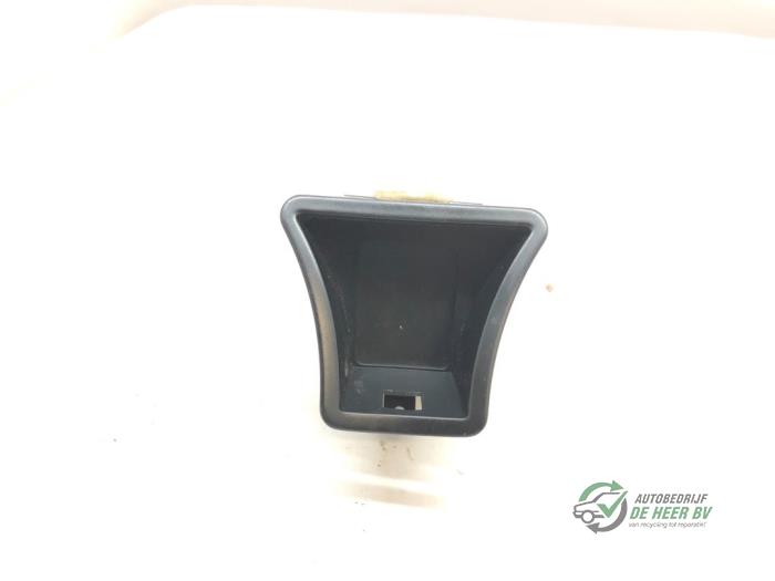 Gebruikte Display Interieur Alfa Romeo 156 (932) 2.0 JTS 16V Prijs € 30,00 Margeregeling aangeboden door Autobedrijf de Heer B.V.