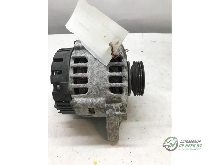 Gebruikte Dynamo Renault Clio II (BB/CB) 1.2 16V Prijs € 30,00 Margeregeling aangeboden door Autobedrijf de Heer B.V.