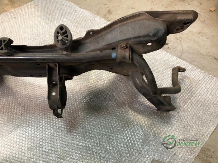 Subframe van een Toyota Yaris (P1) 1.3 16V VVT-i 2005