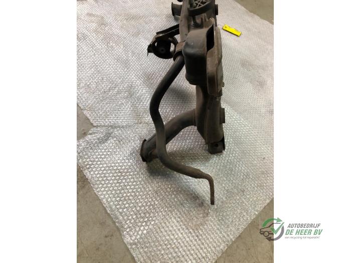 Subframe van een Toyota Yaris (P1) 1.3 16V VVT-i 2005