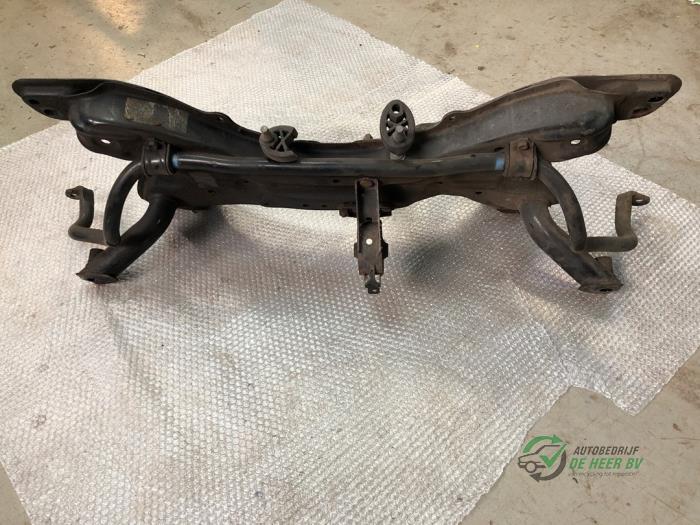 Subframe van een Toyota Yaris (P1) 1.3 16V VVT-i 2005