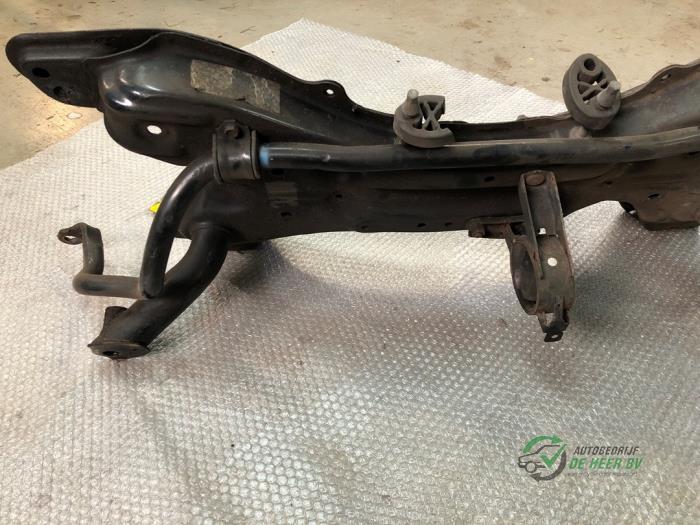 Subframe van een Toyota Yaris (P1) 1.3 16V VVT-i 2005