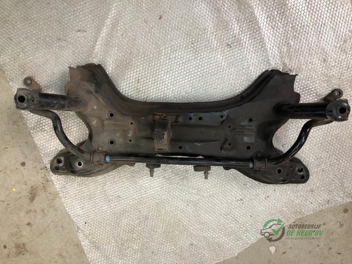 Subframe van een Toyota Yaris (P1) 1.3 16V VVT-i 2005