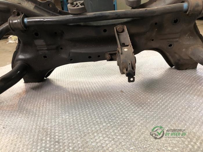 Subframe van een Toyota Yaris (P1) 1.3 16V VVT-i 2005
