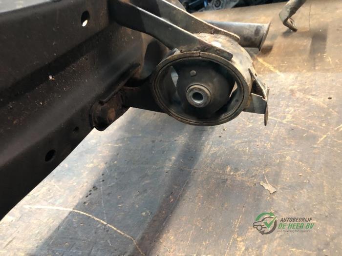Subframe van een Toyota Yaris (P1) 1.3 16V VVT-i 2005