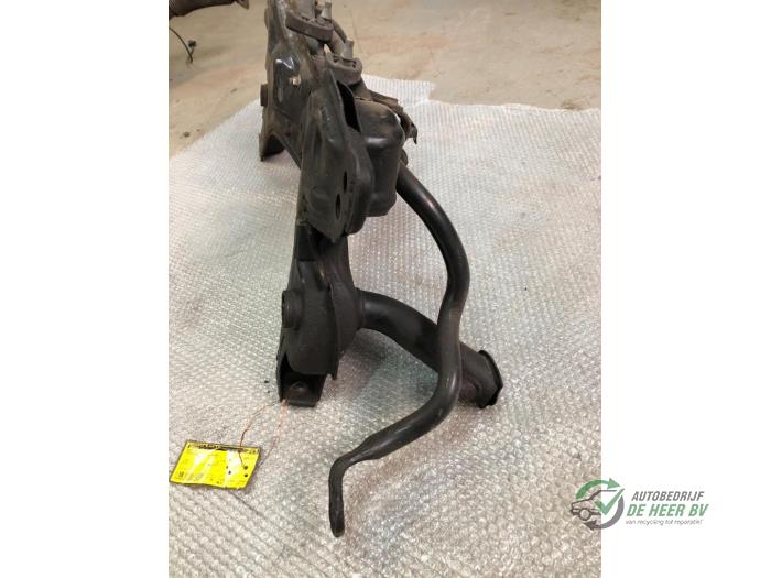 Subframe van een Toyota Yaris (P1) 1.3 16V VVT-i 2005