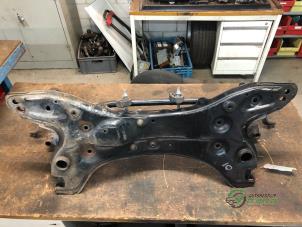 Gebruikte Subframe Toyota Yaris (P1) 1.3 16V VVT-i Prijs € 100,00 Margeregeling aangeboden door Autobedrijf de Heer B.V.