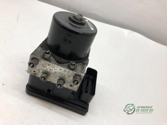 Gebruikte ABS Pomp Opel Zafira (M75) 2.2 16V Direct Ecotec Prijs € 75,00 Margeregeling aangeboden door Autobedrijf de Heer B.V.