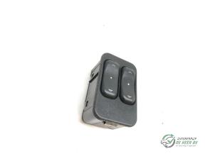 Gebruikte Ruit schakelaar elektrisch Opel Meriva 1.6 16V Prijs € 15,00 Margeregeling aangeboden door Autobedrijf de Heer B.V.