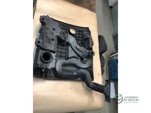 Gebruikte Luchtfilterhuis Volkswagen Golf V (1K1) 1.6 FSI 16V Prijs € 75,00 Margeregeling aangeboden door Autobedrijf de Heer B.V.